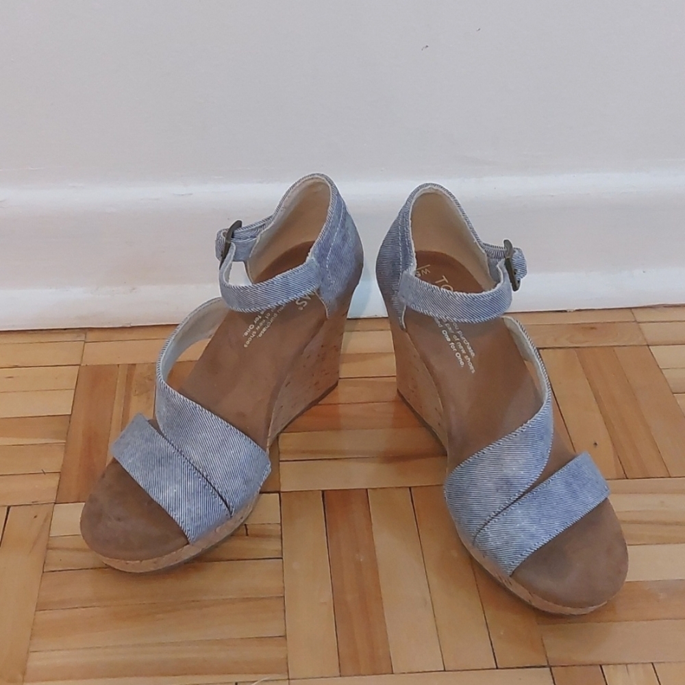 Toms Clarissa cork wedges denim sandals size 5W